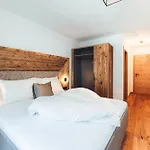 Apartman Burgstadl & Restaurant Ladis
