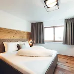 Burgstadl & Restaurant 4* Ladis