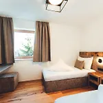 Burgstadl & Restaurant Apartman