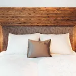 Apartman Burgstadl & Restaurant Ladis