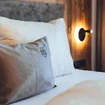 Burgstadl & Restaurant Apartman