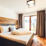 Burgstadl & Restaurant Apartman 4*