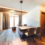 Burgstadl & Restaurant Apartman 4*