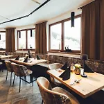 Burgstadl & Restaurant 4* Ladis