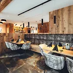 Burgstadl & Restaurant 4*