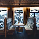 Apartman Burgstadl & Restaurant Ladis