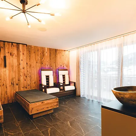 Burgstadl & Restaurant Ladis