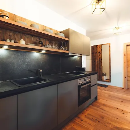 Burgstadl & Restaurant Apartmán 4*