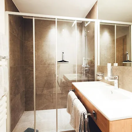 Burgstadl & Restaurant Apartment Ladis