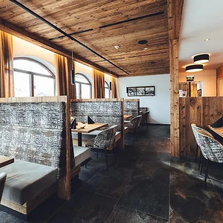 Apartment Burgstadl & Restaurant Ladis