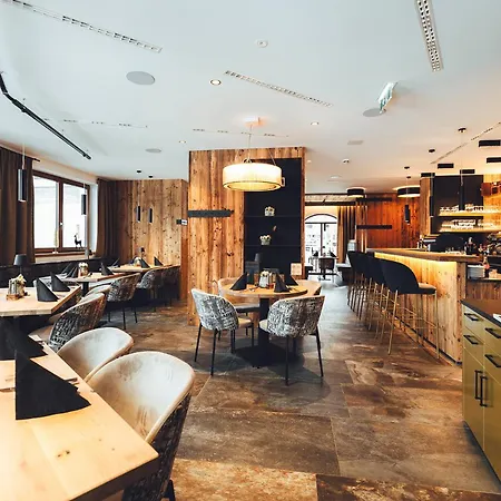Burgstadl & Restaurant Apartmán 4*