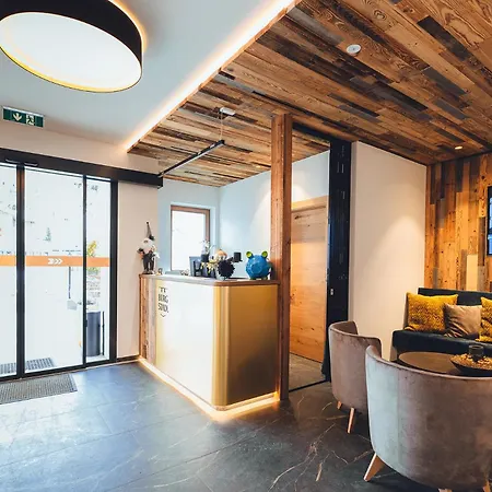 Burgstadl & Restaurant Apartment Ladis