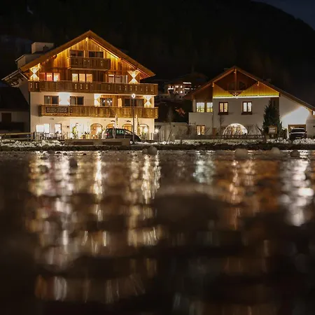 Apartmán Burgstadl & Restaurant 4*