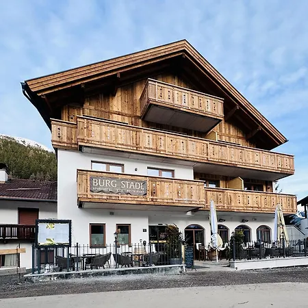 Burgstadl & Restaurant 4* Ladis