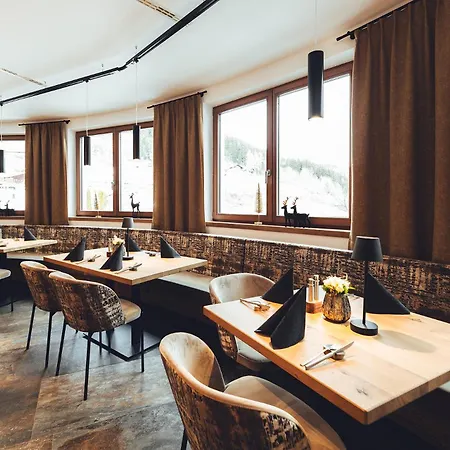 Burgstadl & Restaurant 4* Ladis