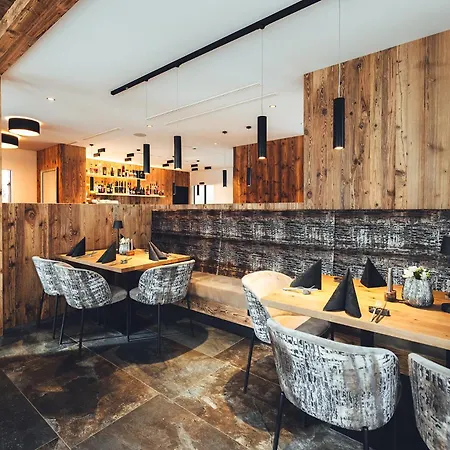 Burgstadl & Restaurant 4*