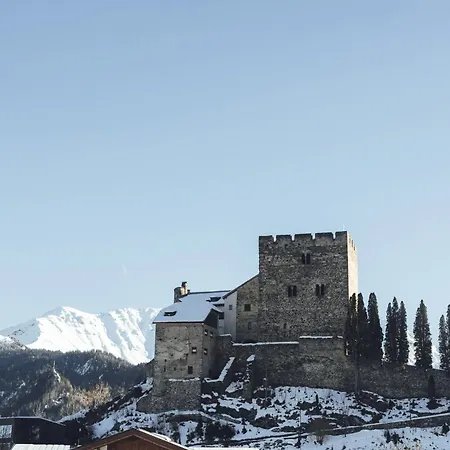 Burgstadl & Restaurant Ladis