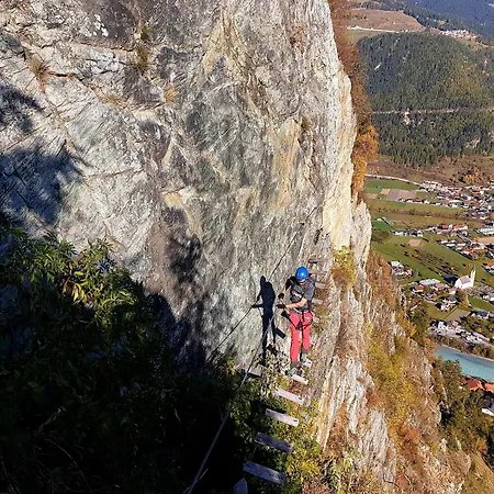 Burgstadl & Restaurant Ladis