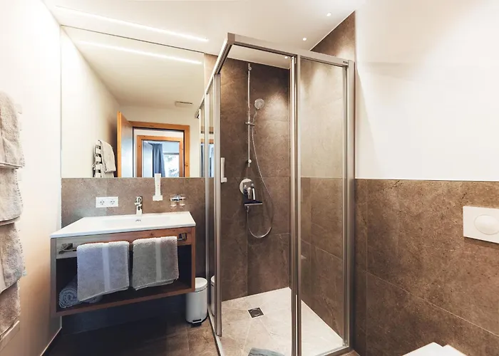 Burgstadl & Restaurant لاديس