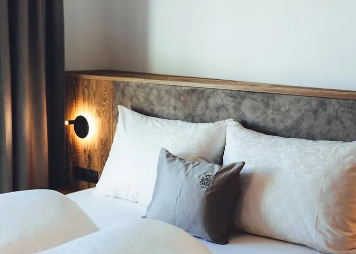 Burgstadl & Restaurant 4* لاديس