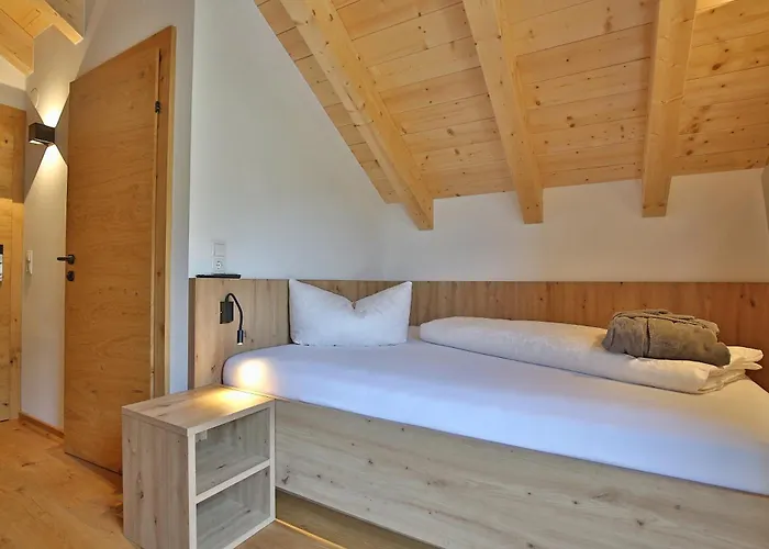 Burgstadl & Restaurant 4* لاديس