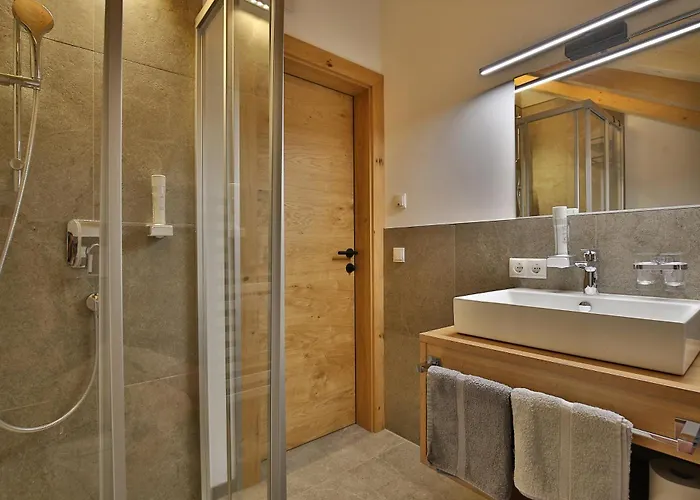 Burgstadl & Restaurant 4* لاديس